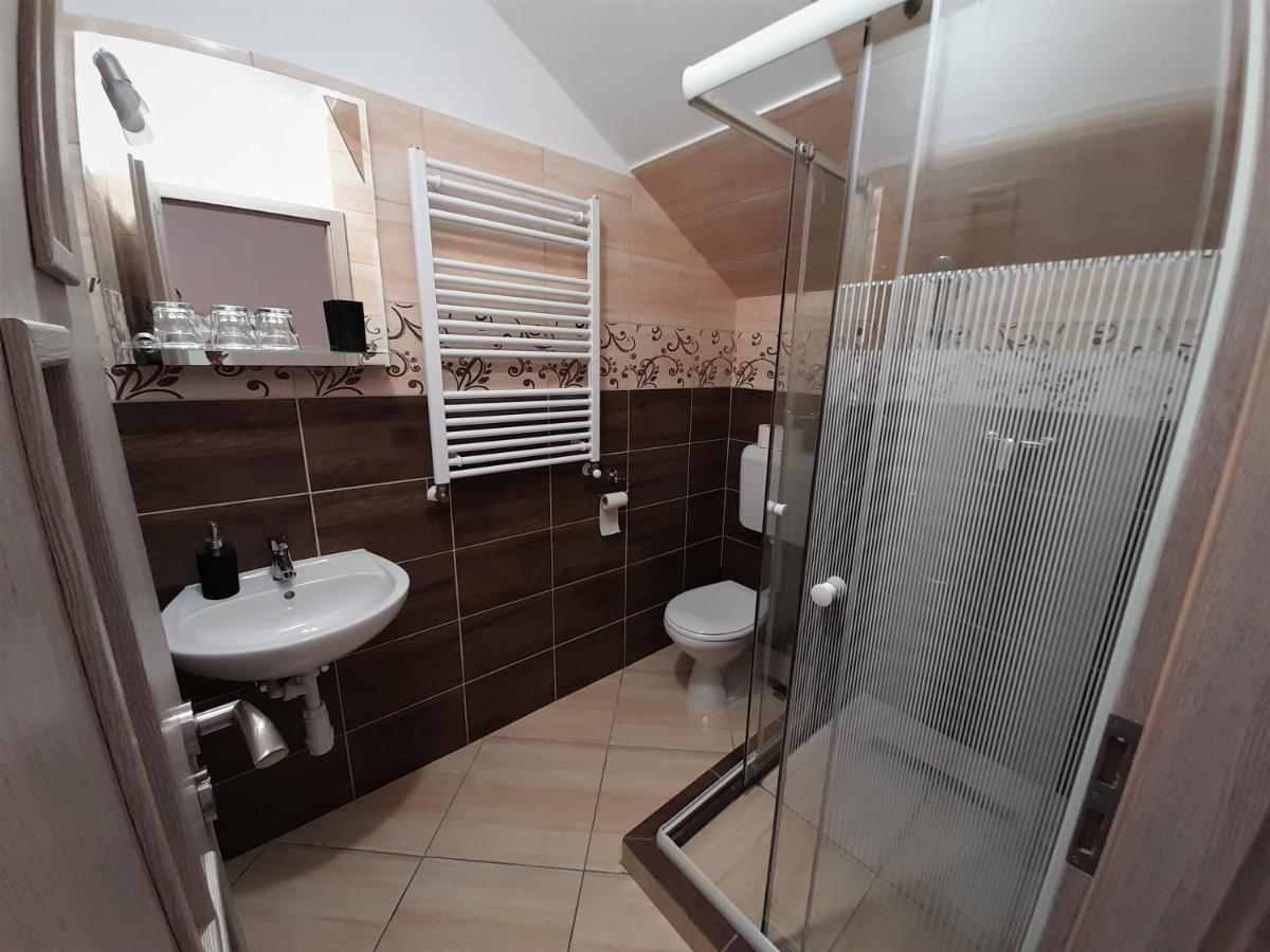 Barsony Vendeglo Es Panzio Bed & Breakfast Szecseny Exterior photo